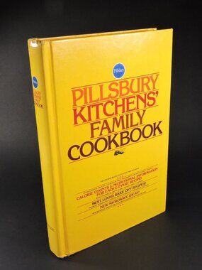 Pillsbury Kitchens' Family Cookbook Hard Cover - 640 Page Recipe Book 1979 Era